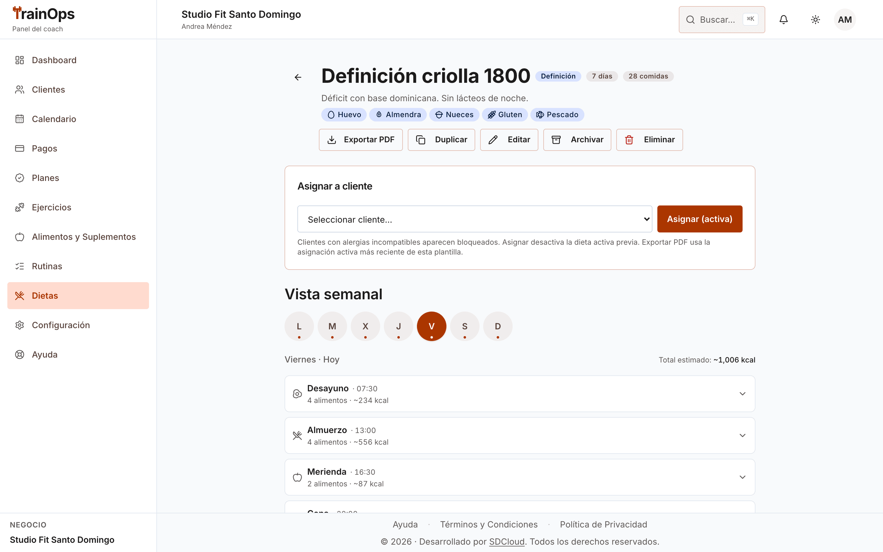 Constructor de una dieta semanal en TrainOps, con comidas y alimentos por día